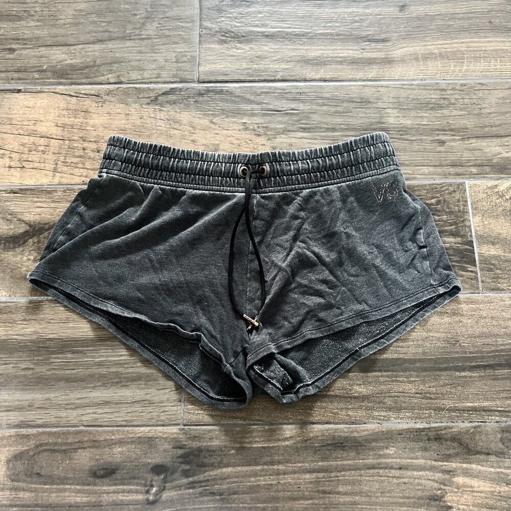 Victoria Sport Gray Shorts Size Medium  (243)